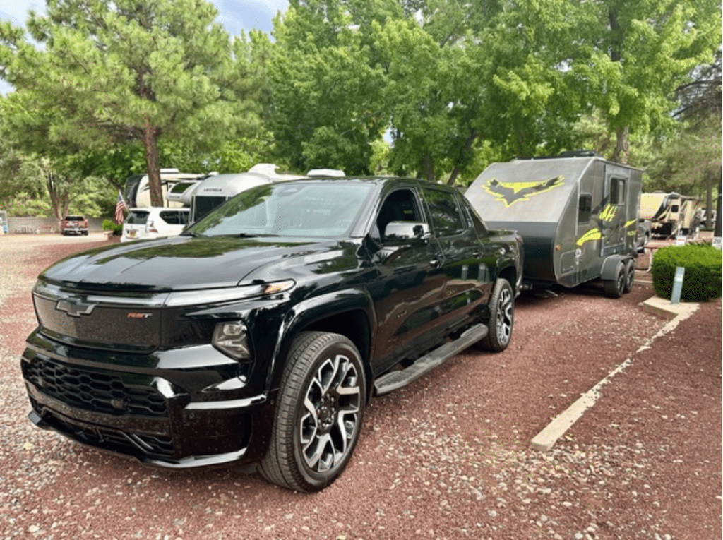 EV Auto mit Wohnwagen